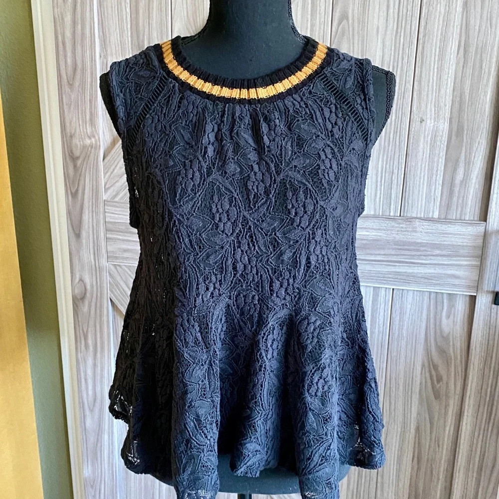 Free People black sleeveless lace top